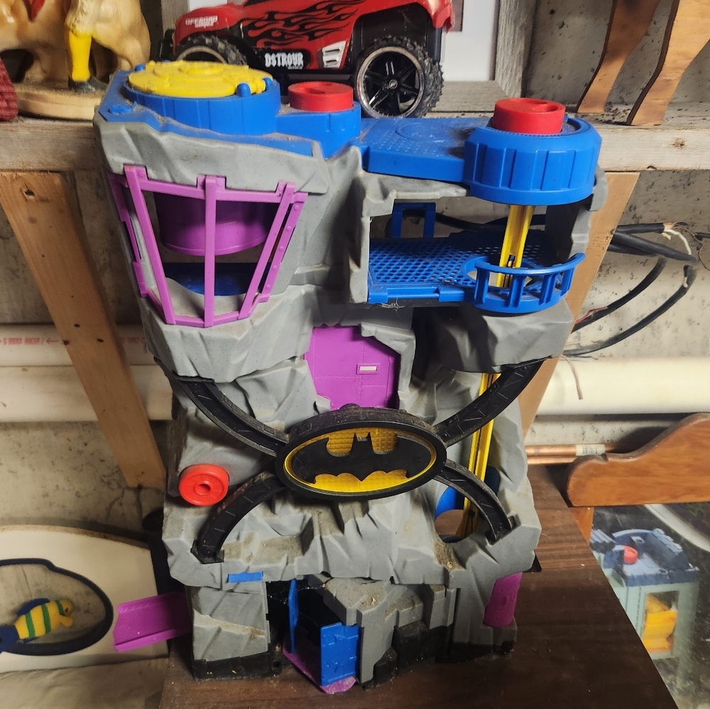 Fisher-Price Batman Playset with Blue and Gray Features